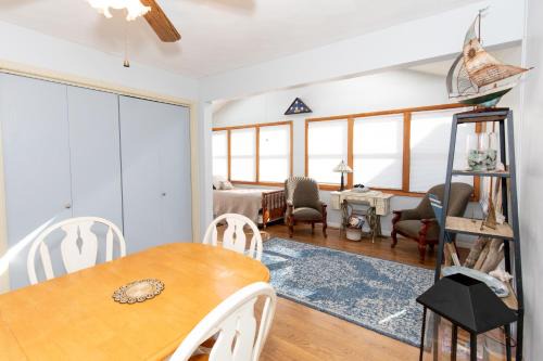 Vermilion House | Bluebirds Road to Happiness