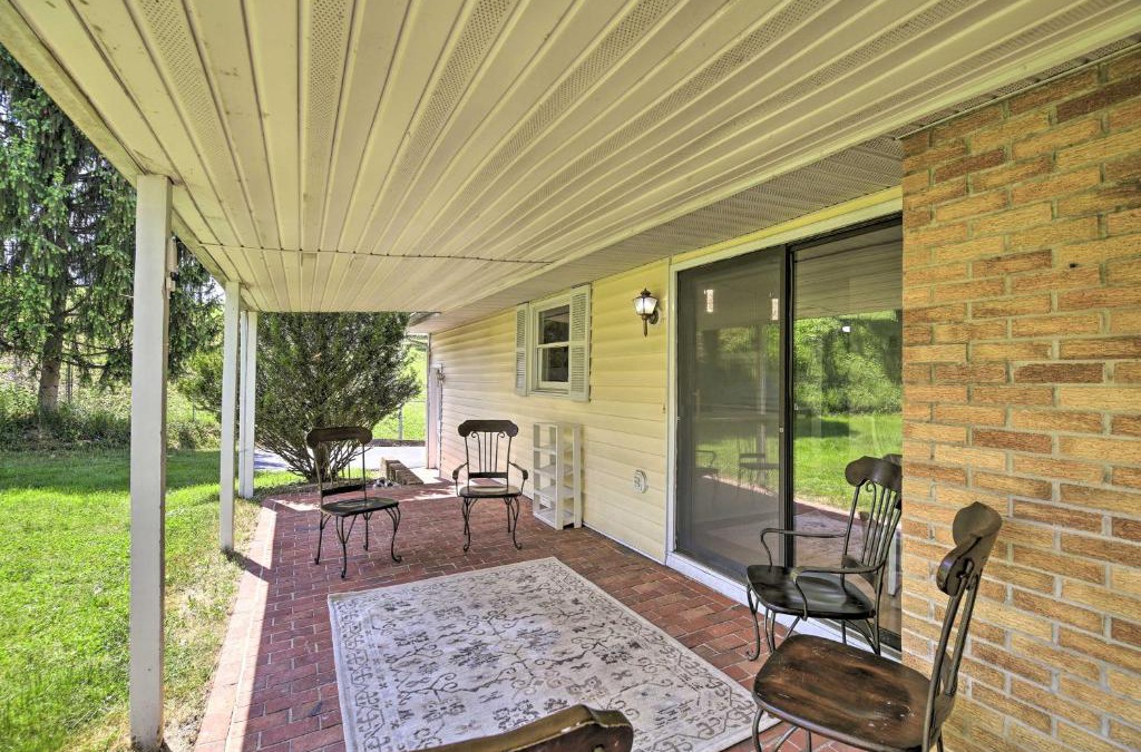 Bluefield House | Bluefield Retreat with Pool Table Near Parks!