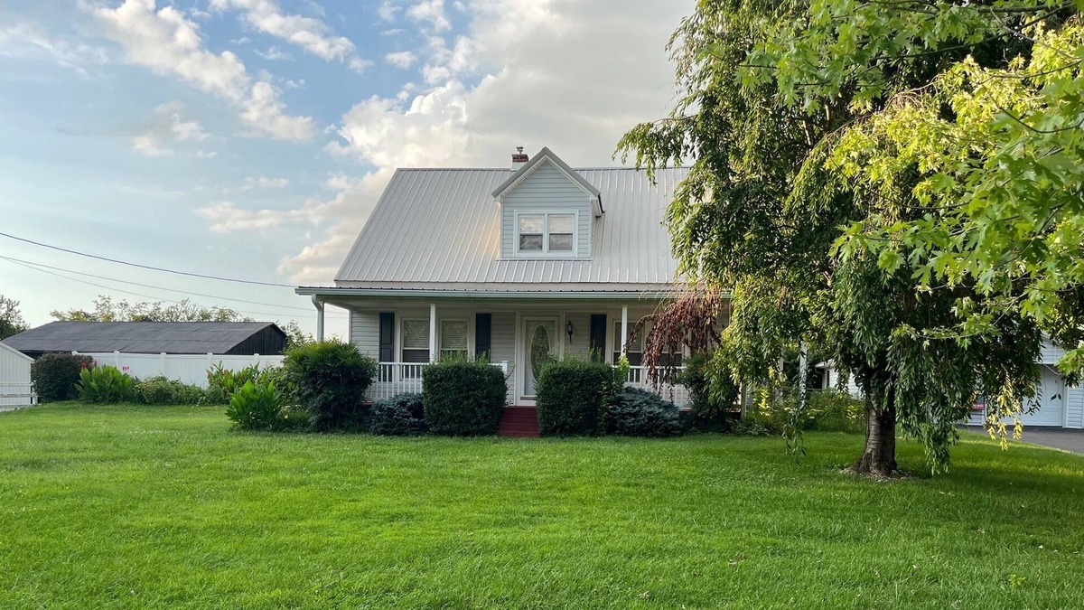 Berea Other | Bluegrass Bliss, farmhouse on acreage with pool