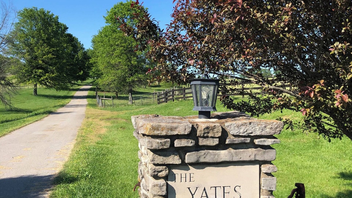 Fisherville Other | Bluegrass Farmhouse located on large farm near Louisvillle