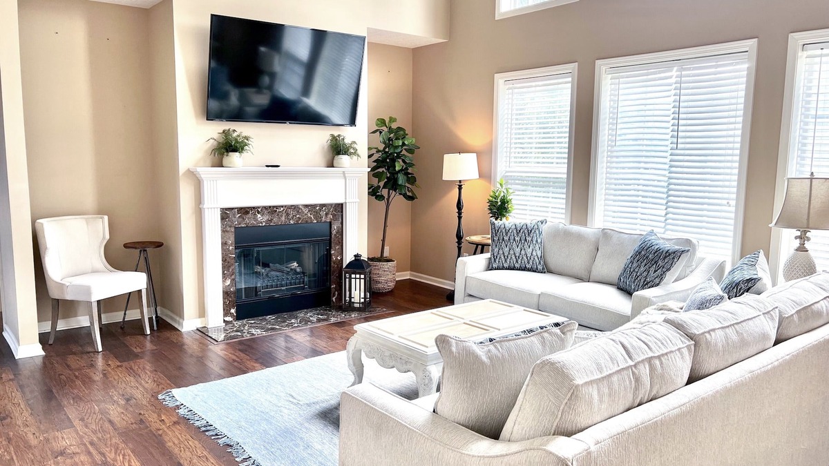Masterson Station House | Bluegrass Oasis - Entire house,12 guests, 5mi to KHP