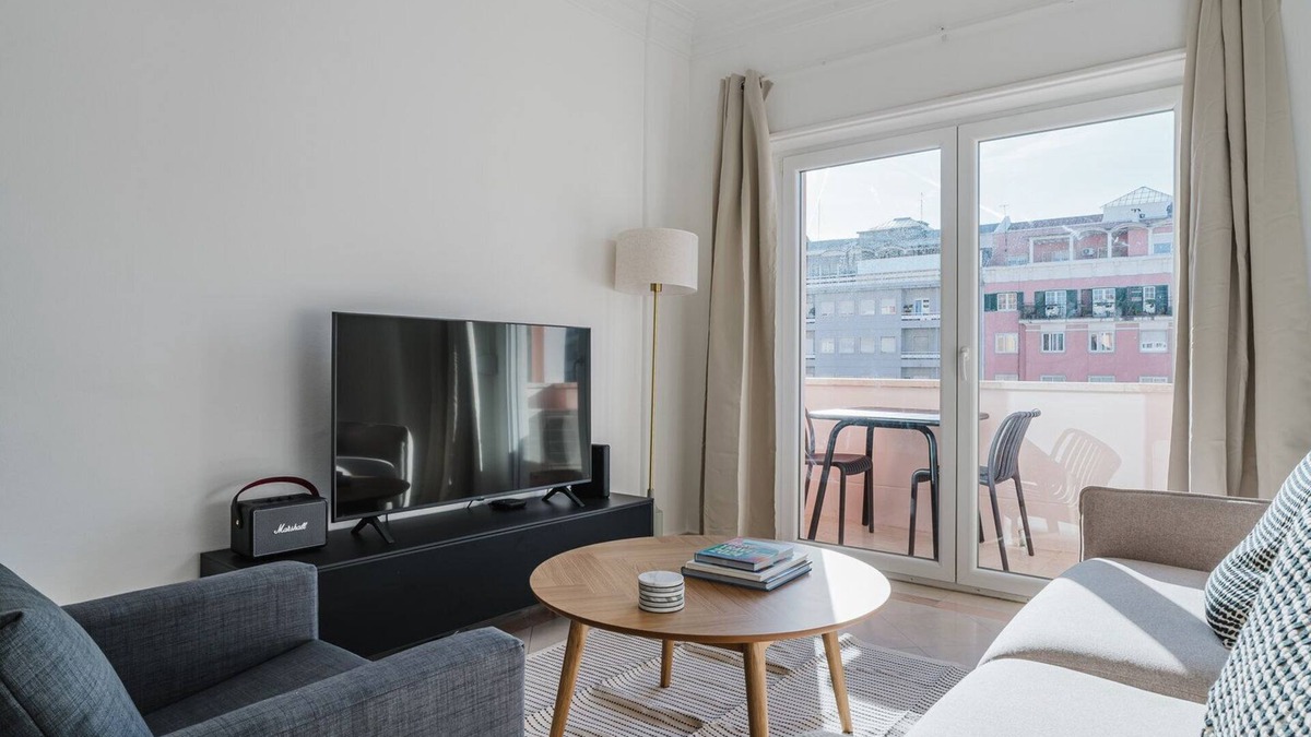 Avenida de Roma Apartment | Blueground | Alvalade, AC & balcony, nr museum