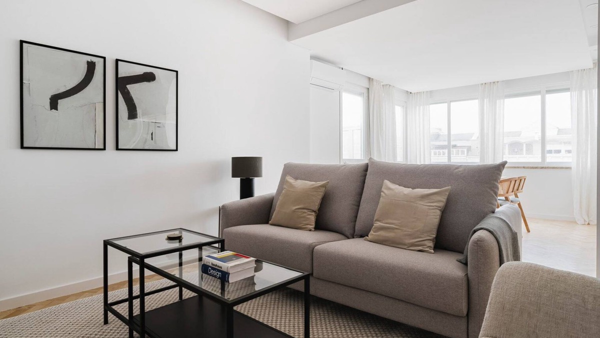 Alvalade Apartment | Blueground | Alvalade, AC & balcony, nr museum