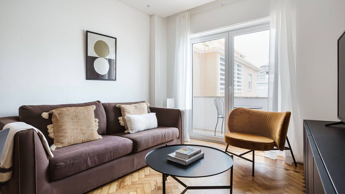 Alvalade Apartment | Blueground | Alvalade, balcony, elev, a/c & washer