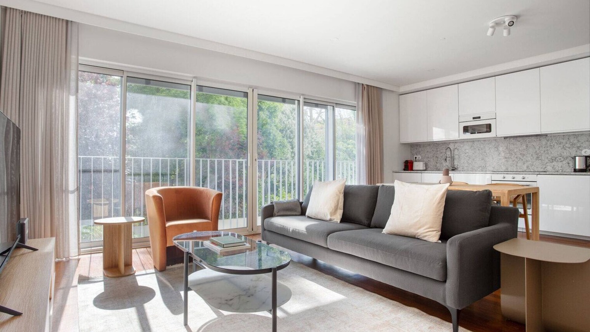 Santa Isabel Apartment | Blueground | Amoreiras, turnkey home + kitchen