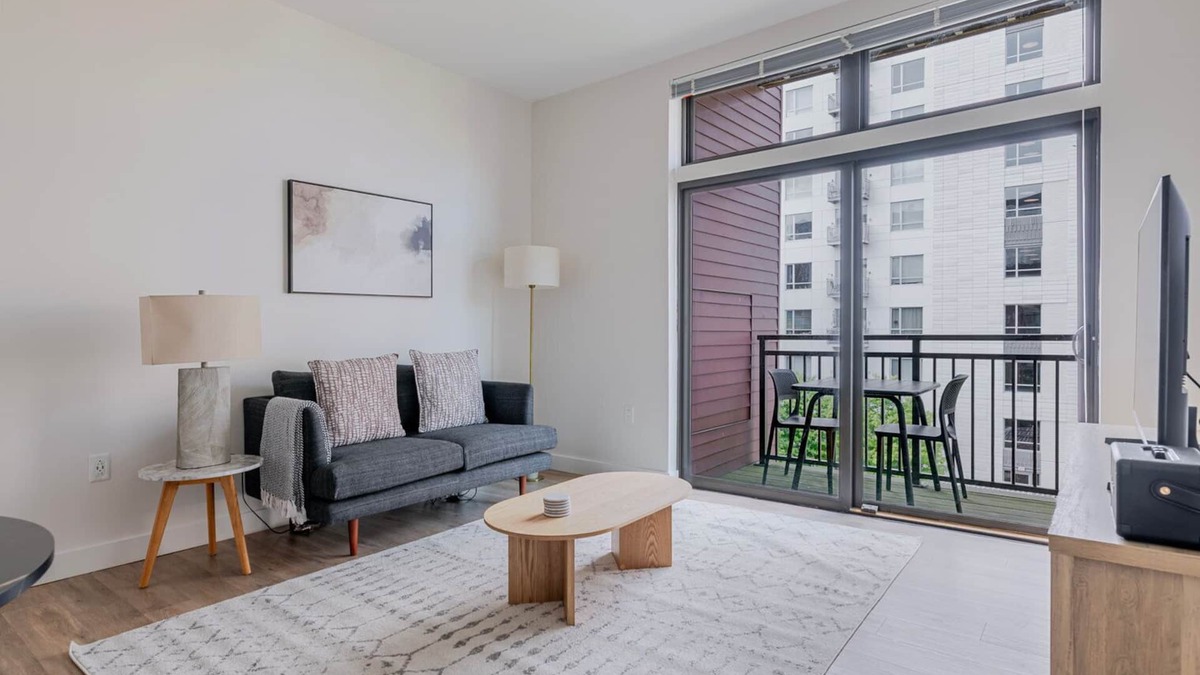 Assembly Square Apartment | Blueground | Assembly Square, pool, nr Mystic River