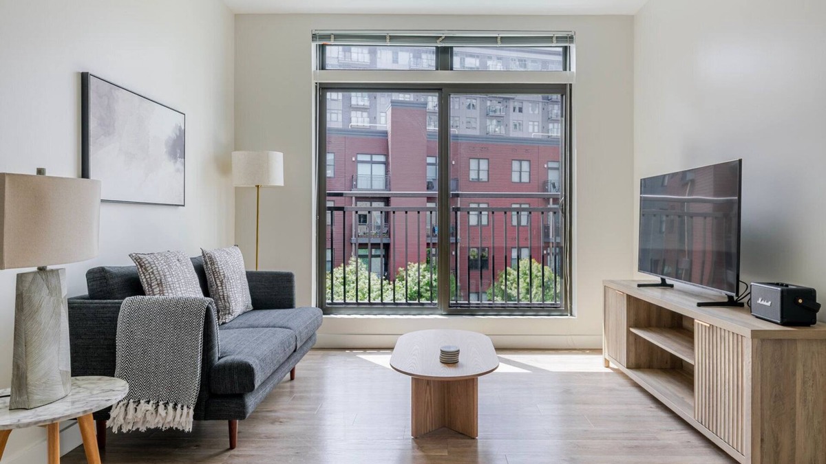 Assembly Square Apartment | Blueground | Assembly Square, pool, nr Mystic River