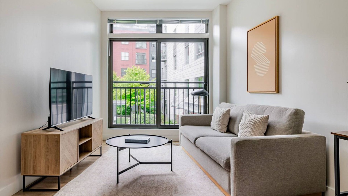 Assembly Square Apartment | Blueground | Assembly Square, pool, nr Mystic River