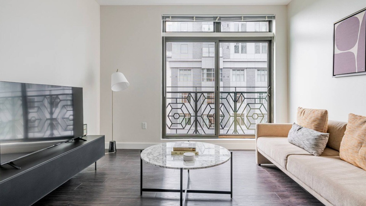 Assembly Square Apartment | Blueground | Assembly Square, pool, nr Mystic River