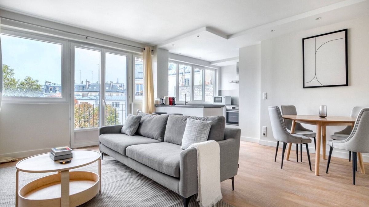 Saint-Vincent-de-Paul Apartment | Blueground | Beaugrenelle, elevator & concierge