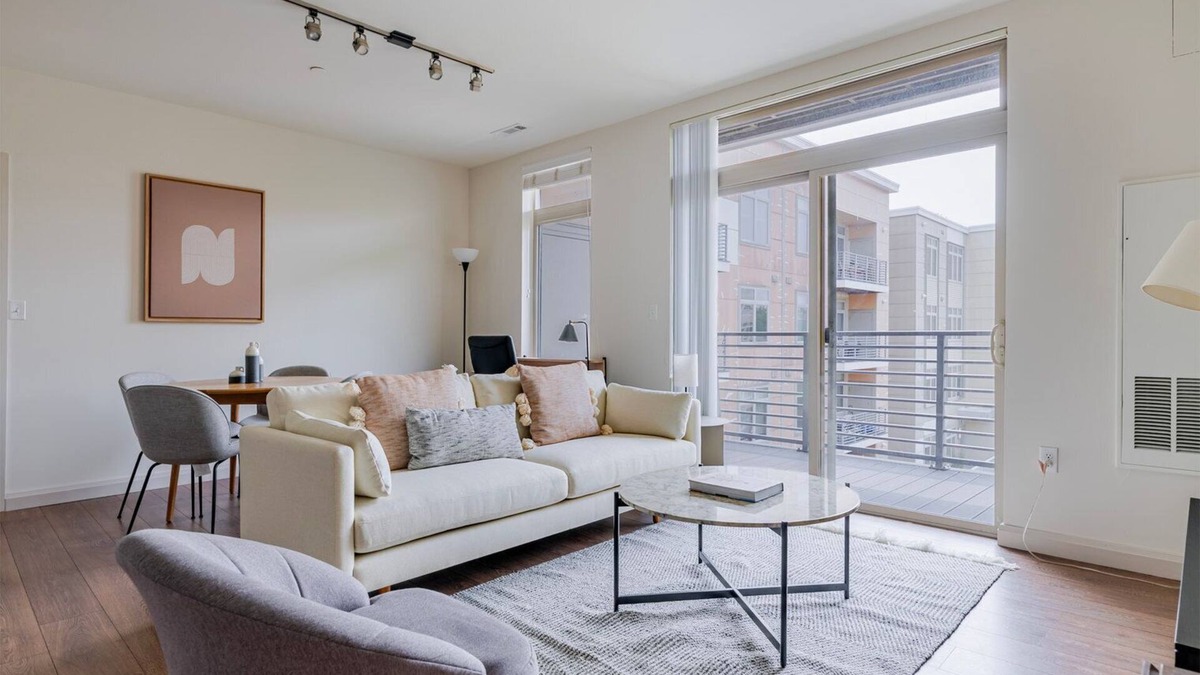 Waltham Apartment | Blueground | Bleachery, pool, nr Charles River