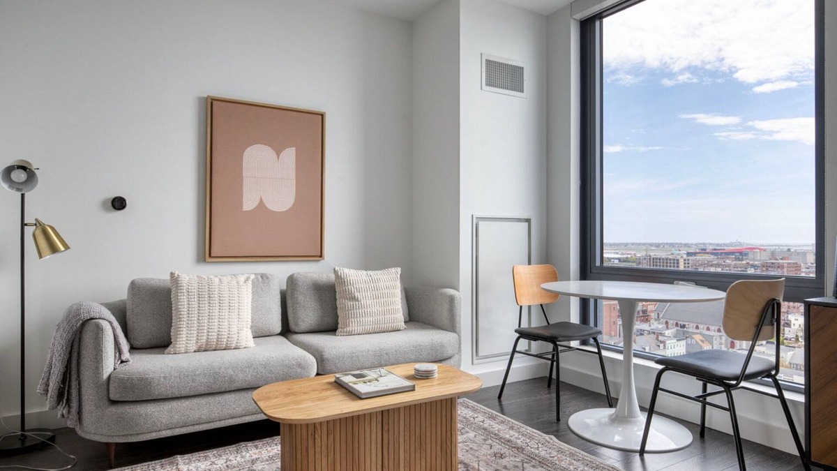 Central-Maverick Square - Paris Street Apartment | Blueground | Central-Maverick Square, pool, nr Boston Harbor