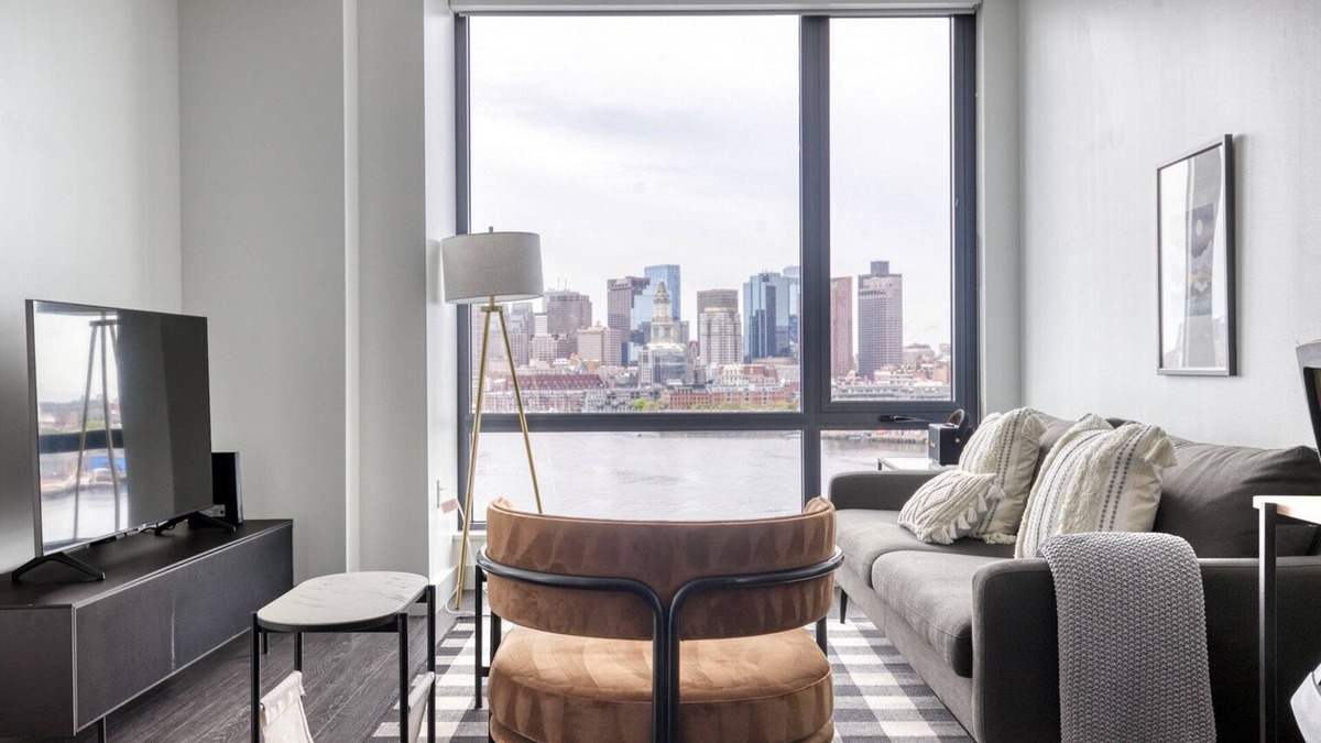 Central-Maverick Square - Paris Street Apartment | Blueground | Central-Maverick Square, pool, nr Boston Harbor