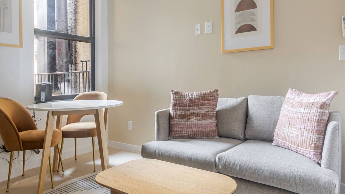Chinatown Apartment | Blueground | Chinatown, washer, nr City Hall