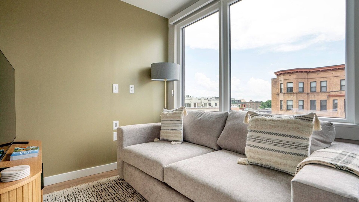 Columbia Heights Apartment | Blueground | Columbia Heights, pool, nr Meridian Hill Park