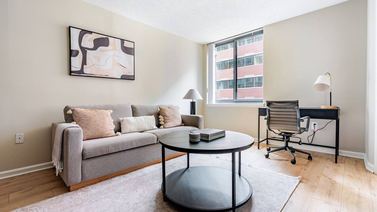 Radnor - Fort Myer Heights Apartment | Blueground | Court House, pool & gym, nr memorials