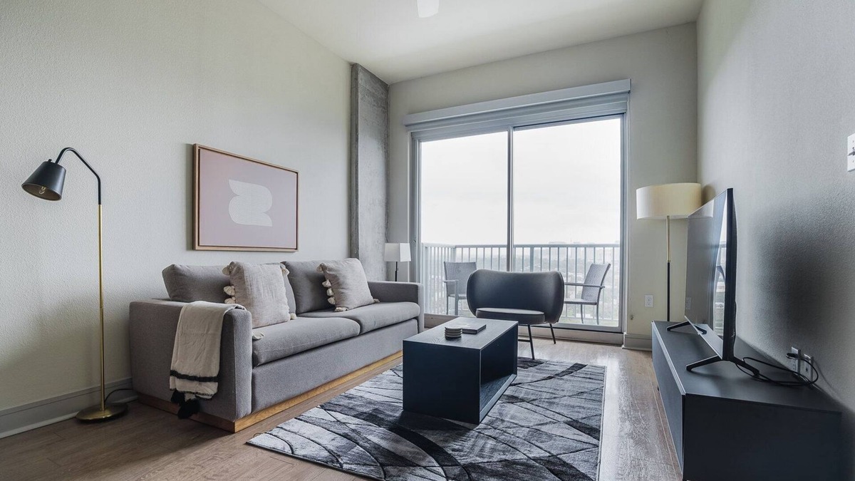 West End Apartment | Blueground | Downtown 1bd apartment