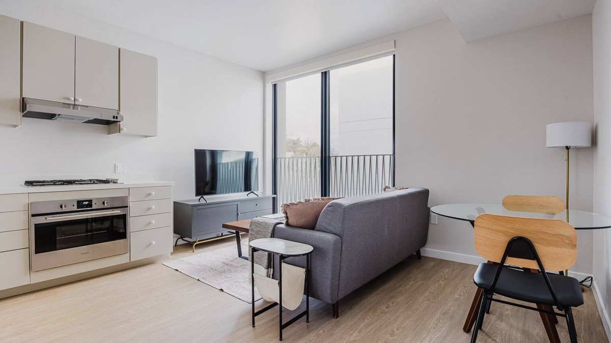 Chinatown Apartment | Blueground | Downtown, elevator, nr parks