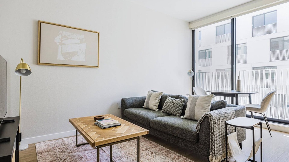 Chinatown Apartment | Blueground | Downtown, elevator, nr parks