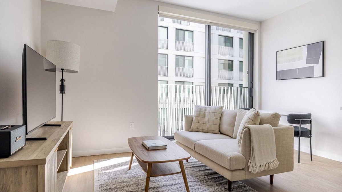 Chinatown Apartment | Blueground | Downtown, elevator, nr parks
