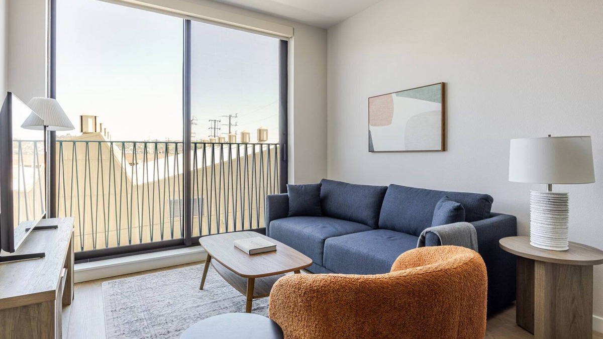 Chinatown Apartment | Blueground | Downtown, elevator, nr parks