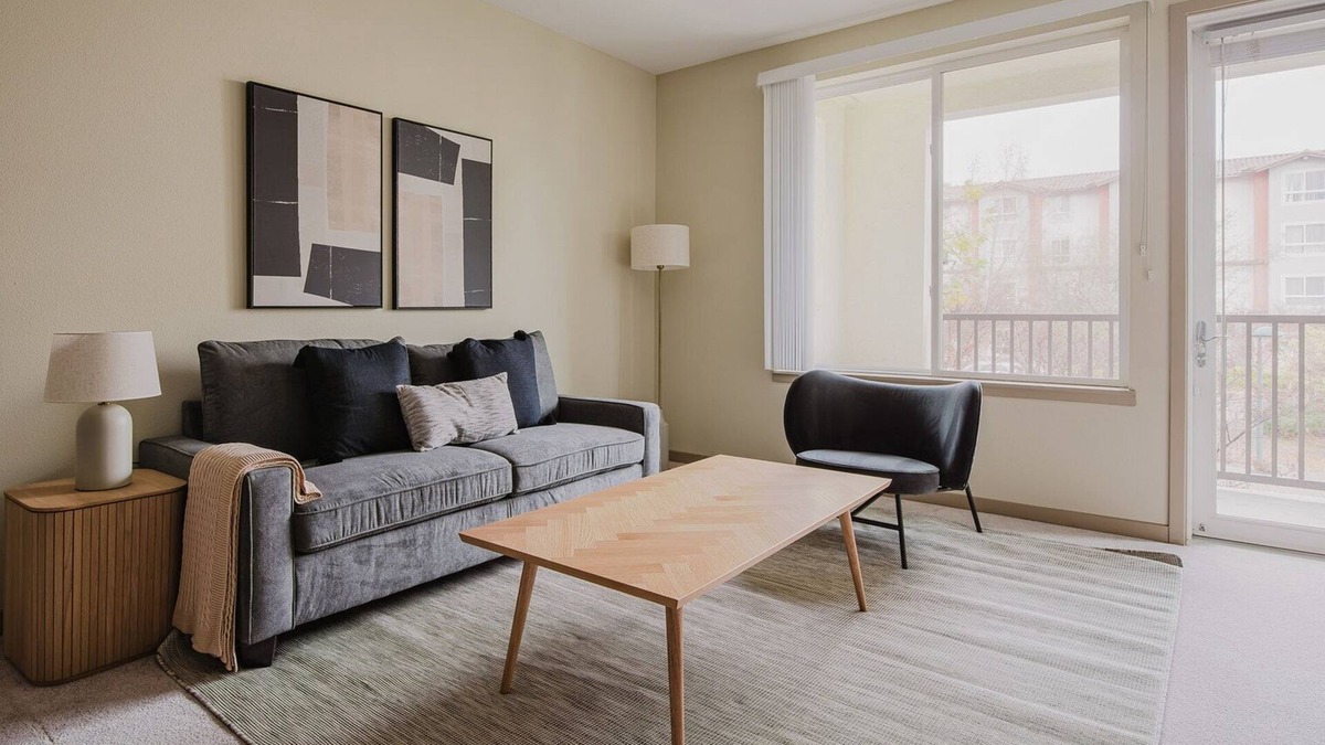 Pleasanton Apartment | Blueground | Dublin, pool & AC, nr museums