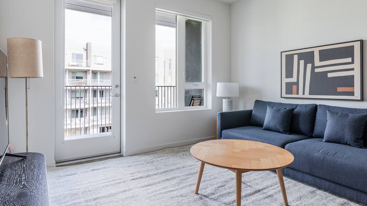 Fremont Apartment | Blueground | East Industrial, pool & AC, nr park