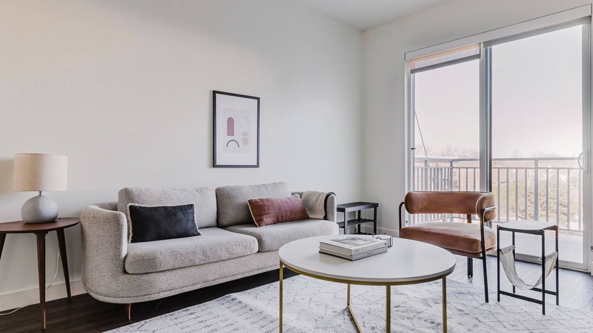 Elmhurst Apartment | Blueground | Elmhurst, pool & gym, nr parks
