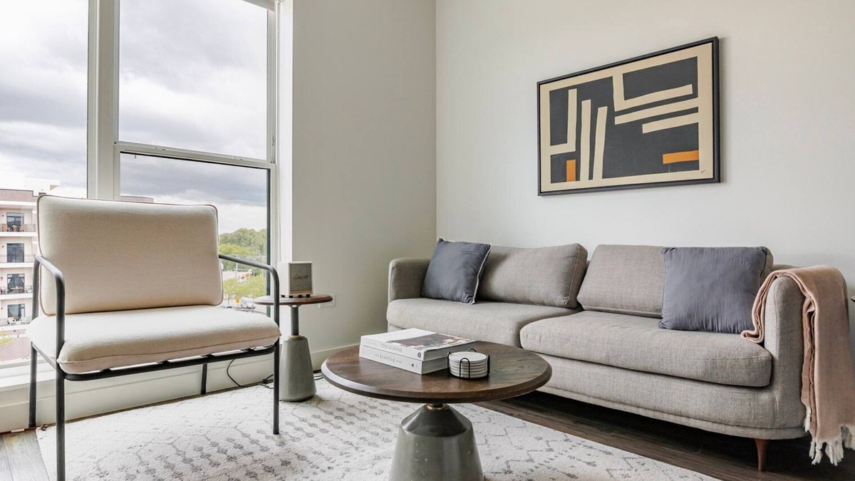 Elmhurst Apartment | Blueground | Elmhurst, pool, nr Elmhurst Art Museum