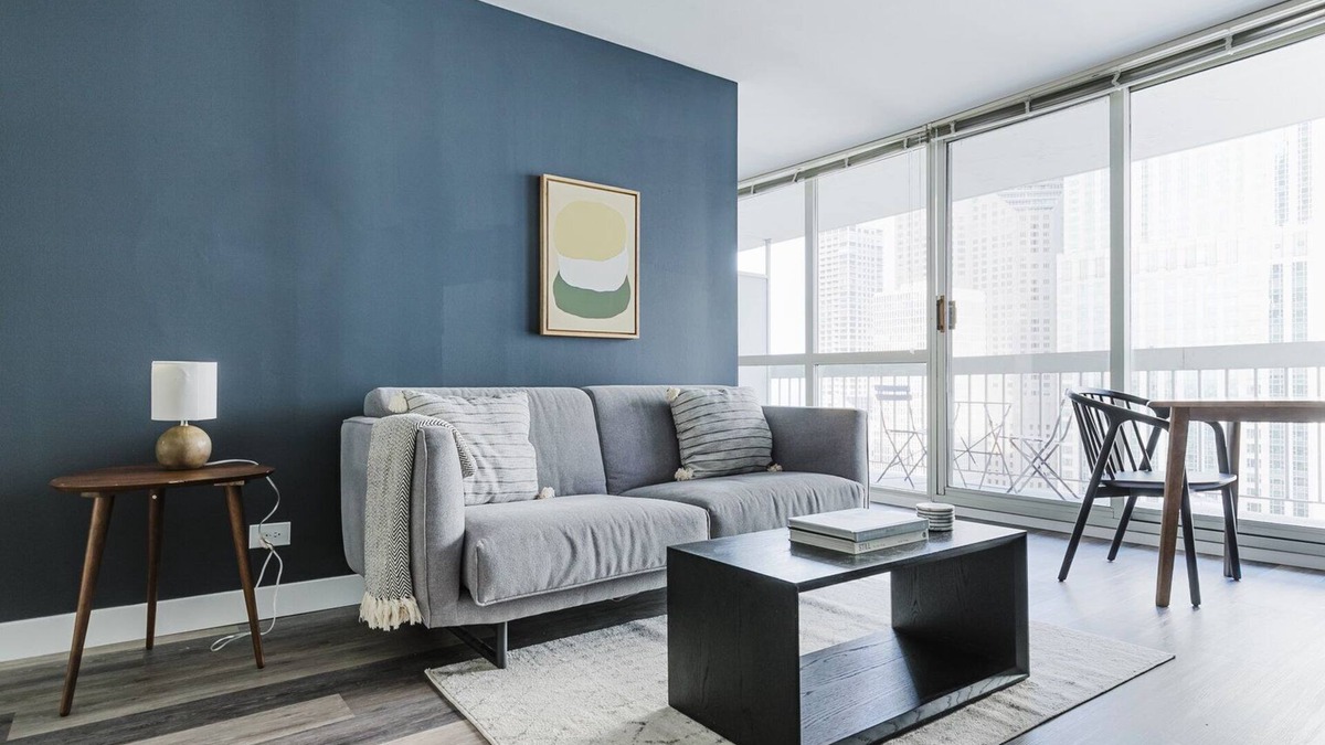 Rush and Division Apartment | Blueground | Gold Coast, rooftop & gym, nr Hancock
