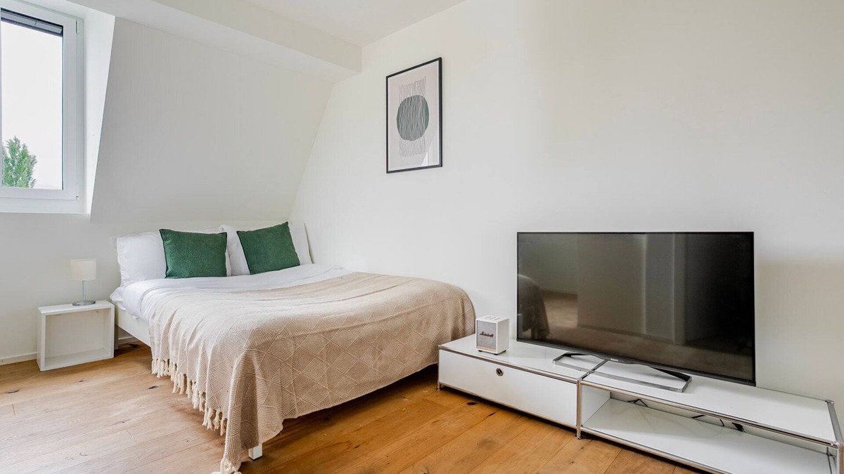 Hoengg Apartment | Blueground | Höngg, washer, nr Limmat