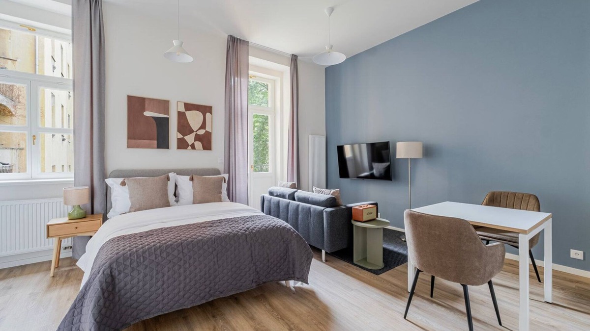 Prague 7 Apartment | Blueground | Holešovice, balcony, nr Vltava (PRG-48)