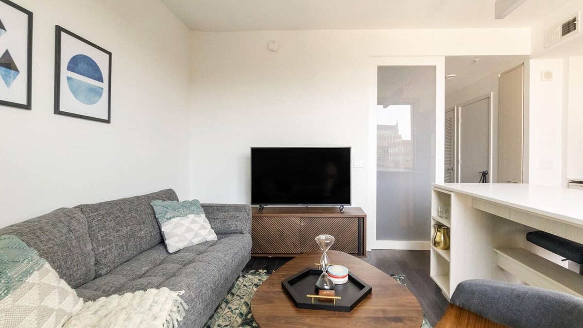 Reston Apartment | Blueground | Hunter Mill District, pool, nr Lake Anne