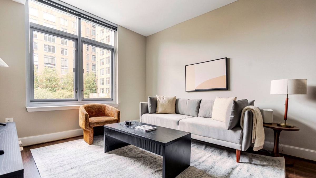 Reston Apartment | Blueground | Hunter Mill District, pool, nr Lake Anne