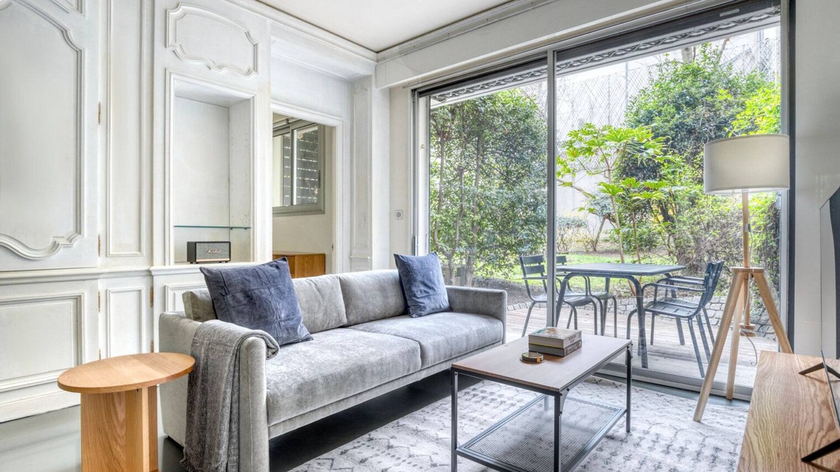 7th Arrondissement Apartment | Blueground | Invalides, balcony, nr Seine