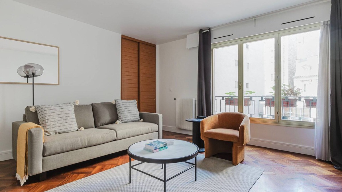 Quartier de l'Ecole-Militaire Apartment | Blueground | Invalides, nr embassies & museum