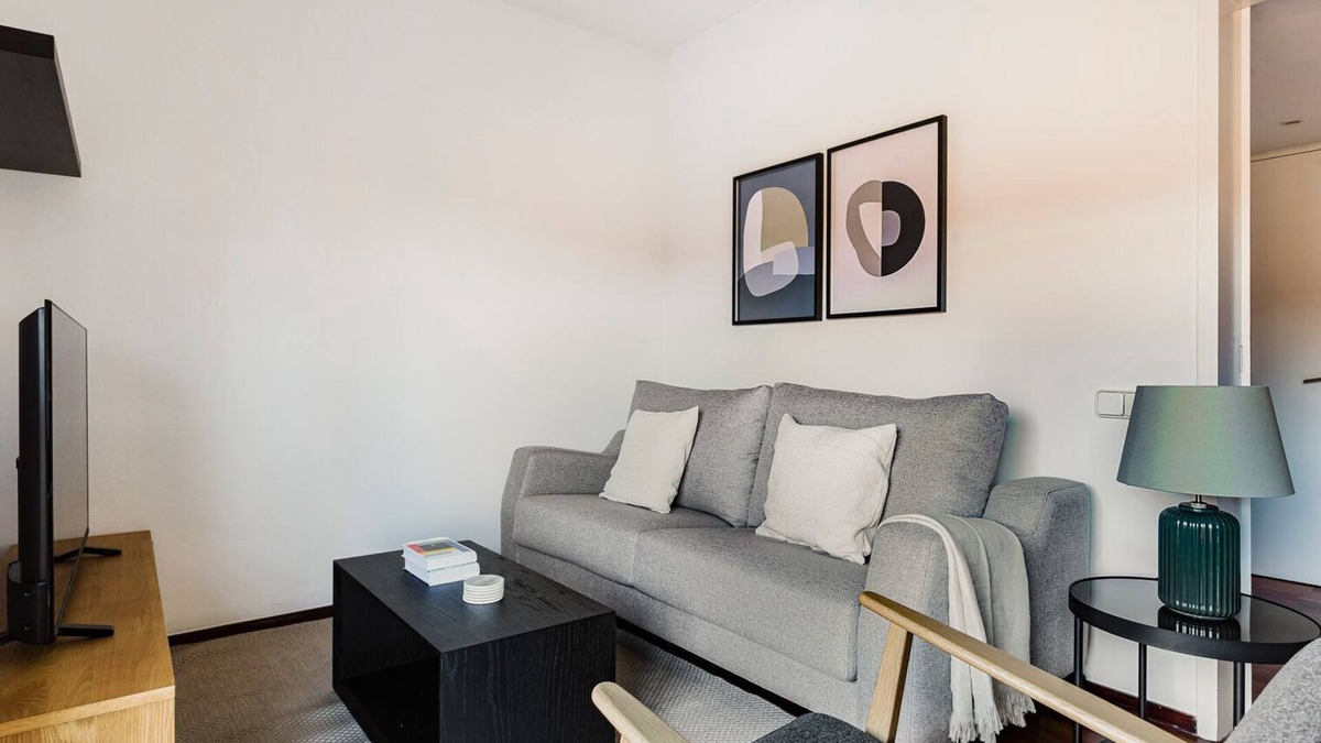 La Maternitat i Sant Ramon Apartment | Blueground | La Maternitat, balcony, near Camp Nou