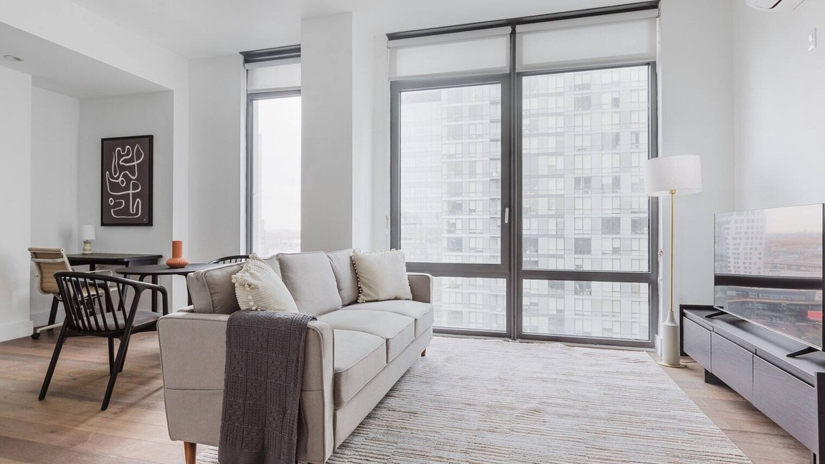 Hunters Point Apartment | Blueground | LIC, gym, balcony, nr MoMA PS1