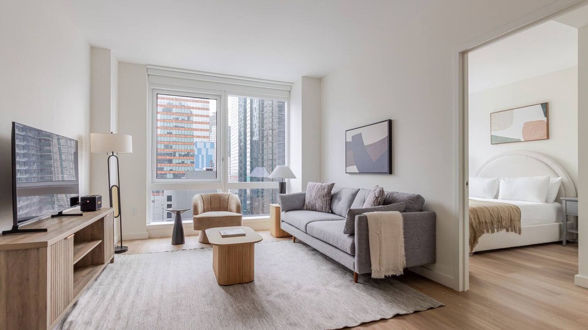 Hunters Point Apartment | Blueground | LIC, gym & w/d, nr MoMA PS1