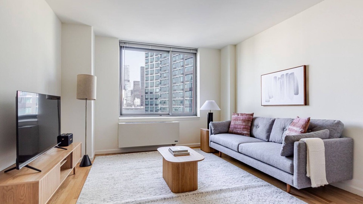 Hunters Point Apartment | Blueground | LIC, pool & gym, nr parks