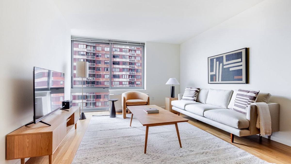 Hunters Point Apartment | Blueground | LIC, pool & gym, nr parks