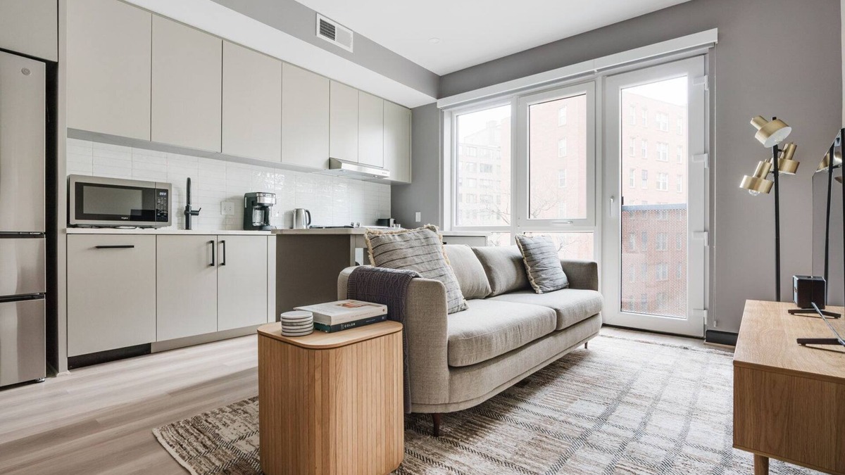 Logan Circle Apartment | Blueground | Logan Circle, gym & w/d, nr metro