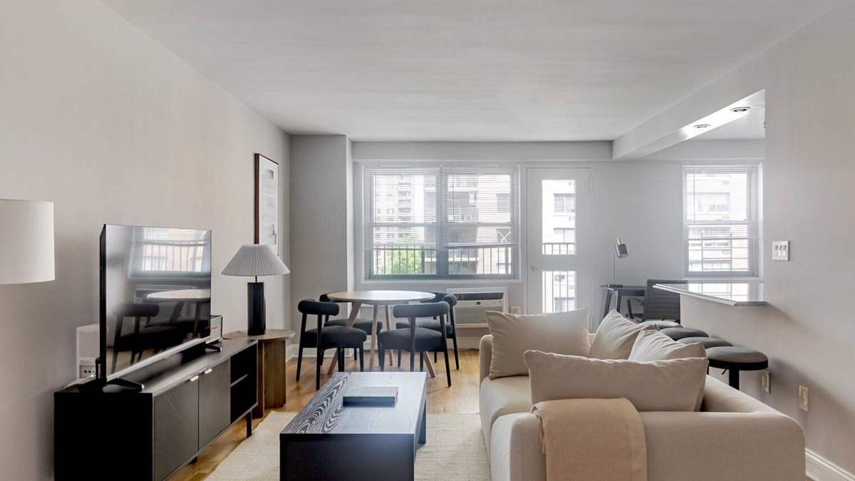 Manhattan Valley Apartment | Blueground | Manhattan Valley, balcony, nr Central Park