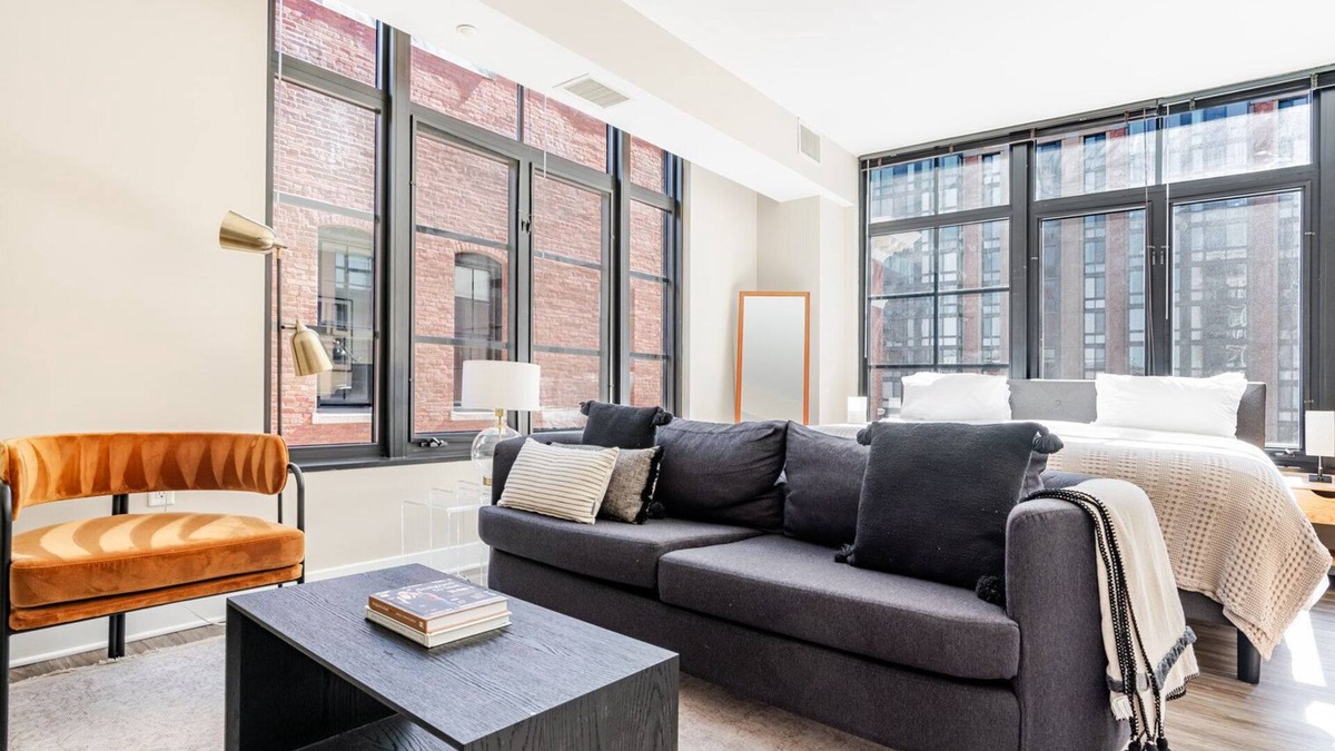 Shaw Apartment | Blueground | Mt Vernon, pool & w/d, nr arena