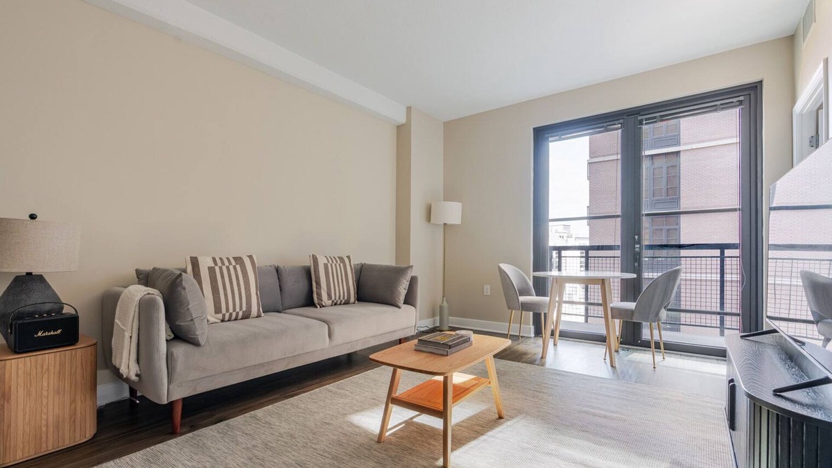 Mount Vernon Square Apartment | Blueground | Mt Vernon Sq, pool & gym, nr museums