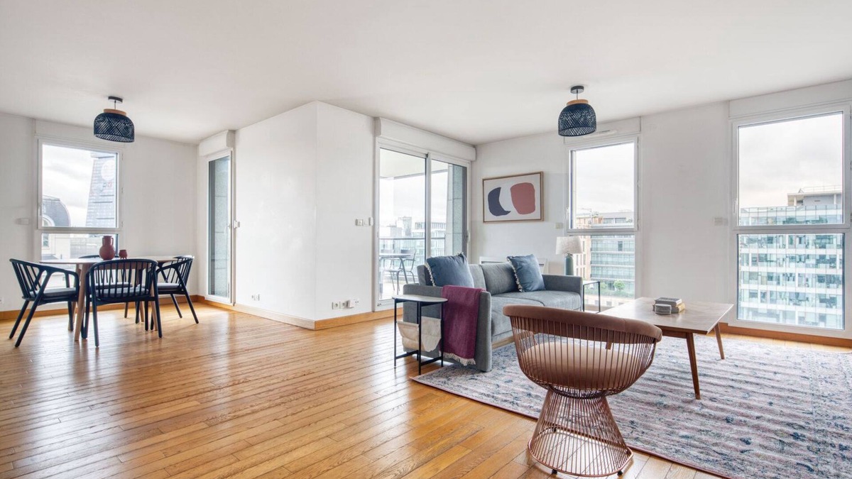 Gare Apartment | Blueground | Olympiades, elev & balcony, nr dining