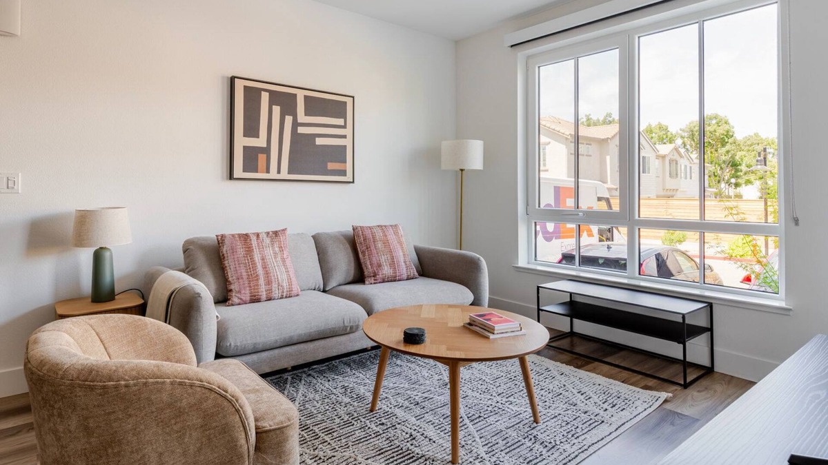 Pleasant Hill Apartment | Blueground | Pleasant Hill, balcony, nr park