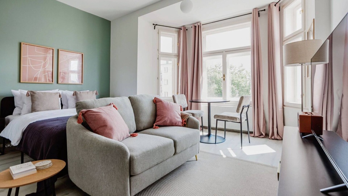 Vrsovice Apartment | Blueground | Prague 10, nr park & foodie area (PRG-14)