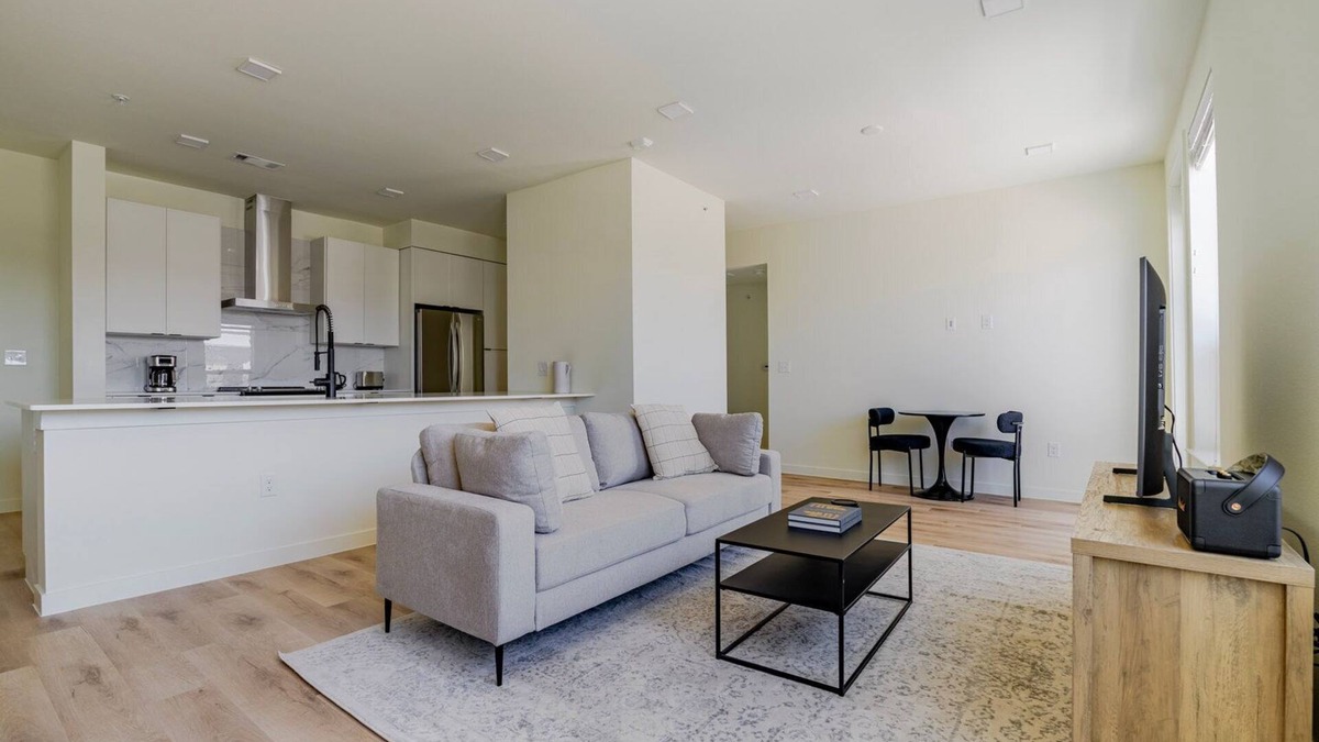Round Rock Apartment | Blueground | Round Rock, pool, nr Old Settlers Park