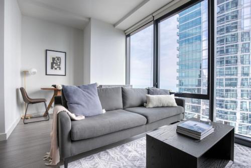 South Loop Apartment | Blueground South Loop pool golf sim nr museum CHI-1047